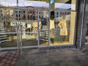 Действующий магазин итальянской одежды с оборудова
